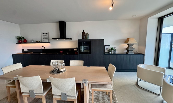 Gelijkvloerse verdieping te koop in Oostende